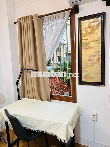 Phòng cửa sổ lớn ngay Phan Xích Long (lầu 3)