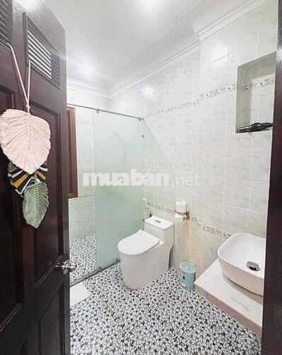 Phòng cửa sổ lớn ngay Phan Xích Long (lầu 3)