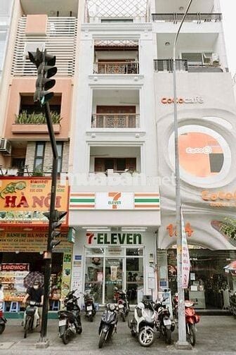 Phòng cửa sổ lớn ngay Phan Xích Long (lầu 3)