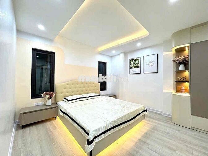 Bán nhà ngõ Linh Quang 30,5m 5 tầng 3 bước ra ô tô tránh giá 9.3 tỷ