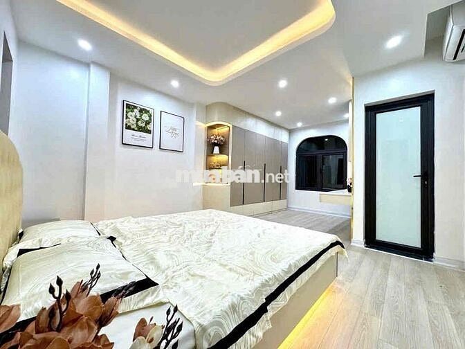 Bán nhà ngõ Linh Quang 30,5m 5 tầng 3 bước ra ô tô tránh giá 9.3 tỷ