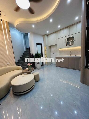 Bán nhà ngõ Linh Quang 30,5m 5 tầng 3 bước ra ô tô tránh giá 9.3 tỷ