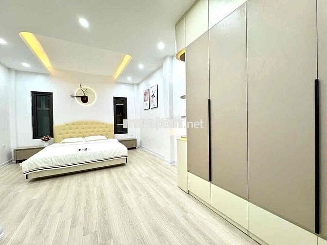 Bán nhà ngõ Linh Quang 30,5m 5 tầng 3 bước ra ô tô tránh giá 9.3 tỷ