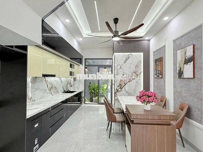 Nhà trệt lầu phong cách hiện đại, chủ cần bán giá ngộp 820T.R/100m²