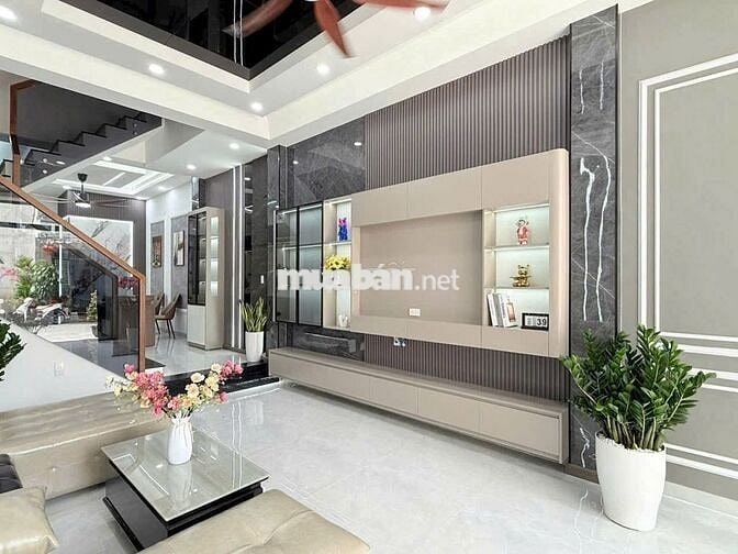 Nhà trệt lầu phong cách hiện đại, chủ cần bán giá ngộp 820T.R/100m²