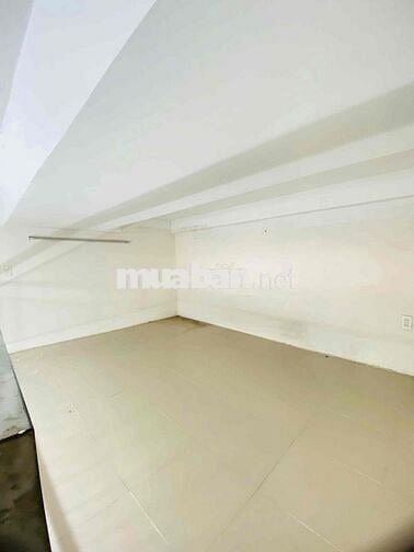 Phòng trọ cao cấp có Gác và Sân mặt trước 4tr8 có máy lạnh 30m2