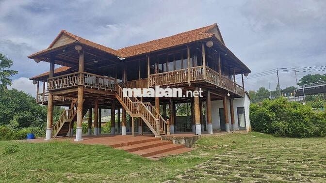 BÁN CĂN NHÀ GỖ VIEW SUỐI TRÊN MẢNH ĐẤT 5000M²