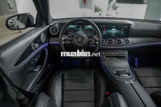 Mercedes Benz E Class 2022 E300 AMG - Bank 90%