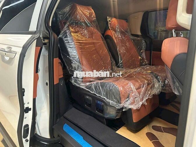 Xe mới 100% odo 20km Carnival 2.2 Premium 7s 2025