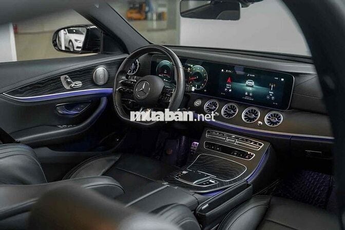 Mercedes Benz E Class 2022 E300 AMG - Bank 90%