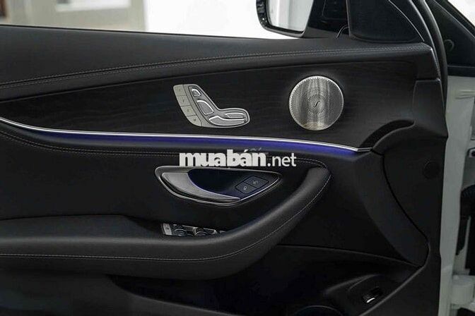 Mercedes Benz E Class 2022 E300 AMG - Bank 90%