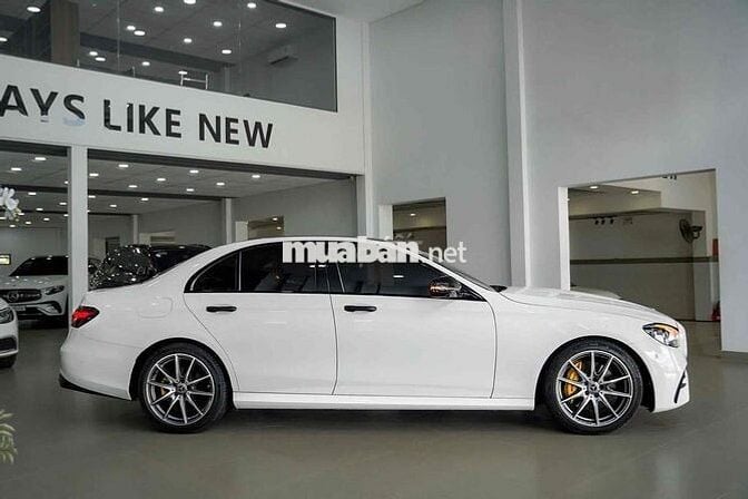 Mercedes Benz E Class 2022 E300 AMG - Bank 90%