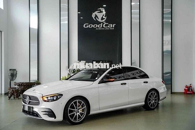 Mercedes Benz E Class 2022 E300 AMG - Bank 90%