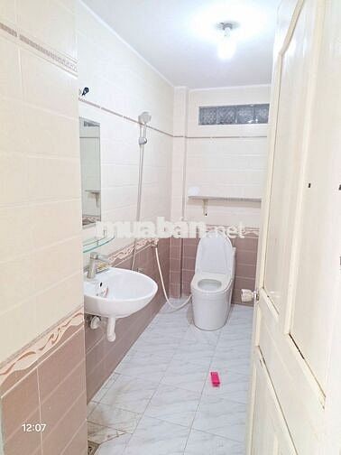 Phòng full nội thất BAN CÔNG, rộng mới ngay ngã 4 Lạc Long quân -Âu Cơ