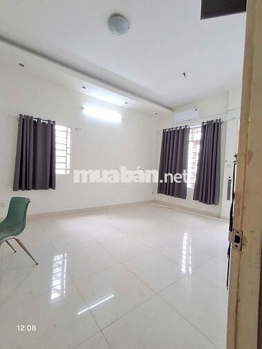 Phòng full nội thất BAN CÔNG, rộng mới ngay ngã 4 Lạc Long quân -Âu Cơ