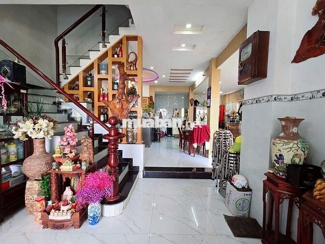 Nhà góc 2 mặt tiền,3,5 tấm,4pn,5 nvs,phòng giặt,phòng thờ,sân thượng