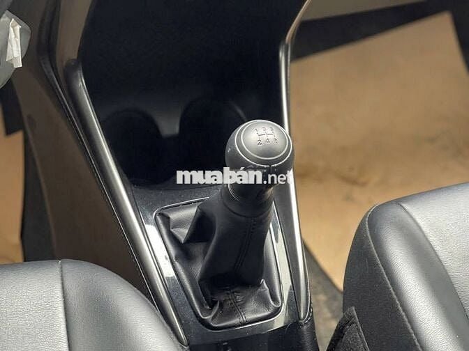 Toyota Vios 2023 số sàn, màu xám