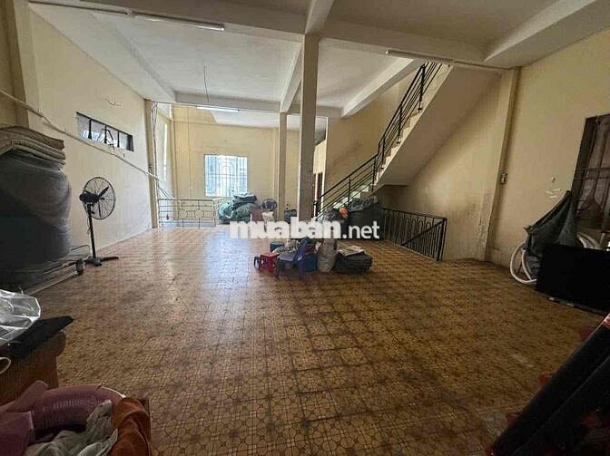 Nhà tích hợp ở hẻm 200m2,gồm xưởng,văn phòng,nhà ở quận Bình Tân