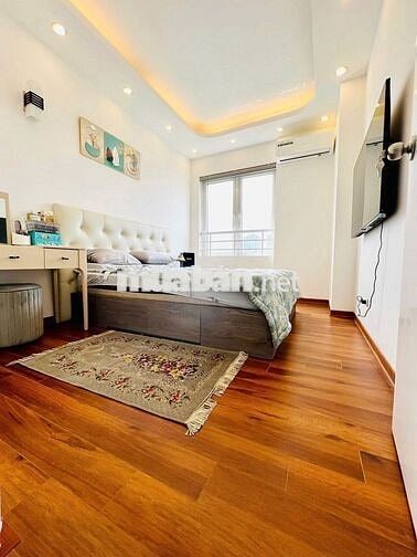 BÁN CĂN HỘ CHUNG CƯ MẶT PHỐ NGUYỄN CHÍ THANH DT: 105M; TẦNG TRUNG ĐẸP