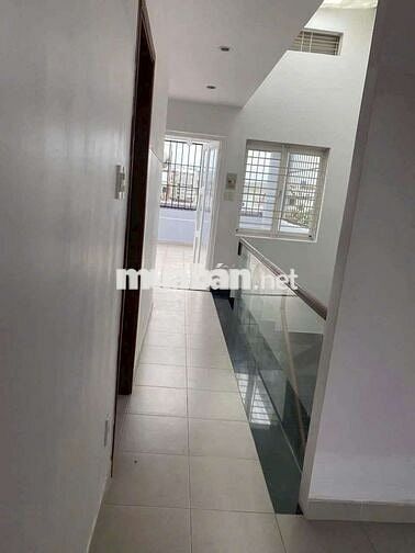 Nhà 5x20,có  hầm ,5 tầng ,6pn ,6wc ,đường 12m Dương Thị Giang