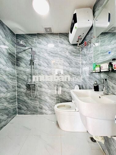 BÁN CĂN HỘ CHUNG CƯ MẶT PHỐ NGUYỄN CHÍ THANH DT: 105M; TẦNG TRUNG ĐẸP
