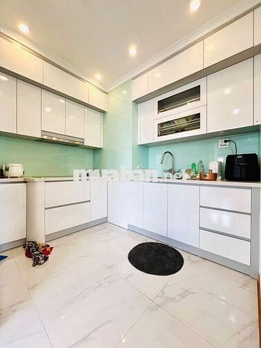 BÁN CĂN HỘ CHUNG CƯ MẶT PHỐ NGUYỄN CHÍ THANH DT: 105M; TẦNG TRUNG ĐẸP