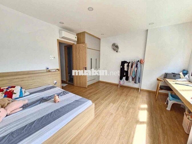 Nhà 3 Tầng . Ngộp- Đẹp. 2 Xe Hơi Né - Ngay Bv , trương hoch