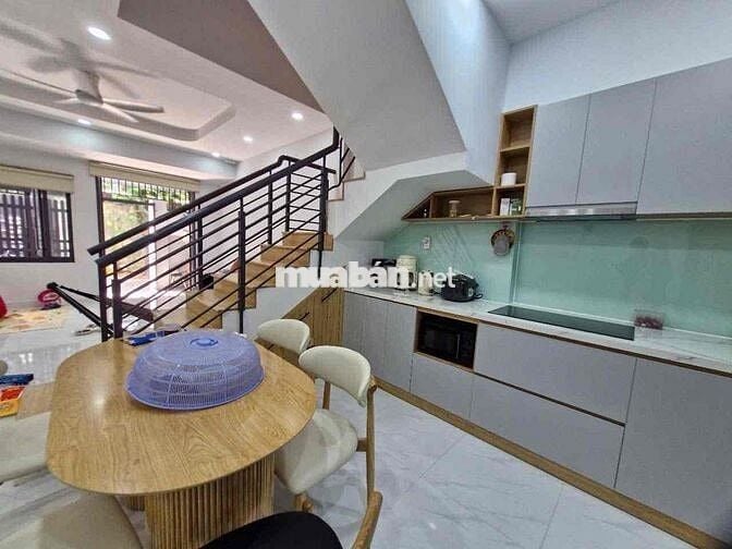 Nhà 3 Tầng . Ngộp- Đẹp. 2 Xe Hơi Né - Ngay Bv , trương hoch