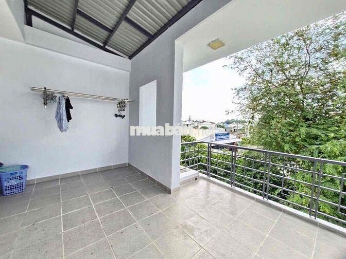 Nhà 3 Tầng . Ngộp- Đẹp. 2 Xe Hơi Né - Ngay Bv , trương hoch