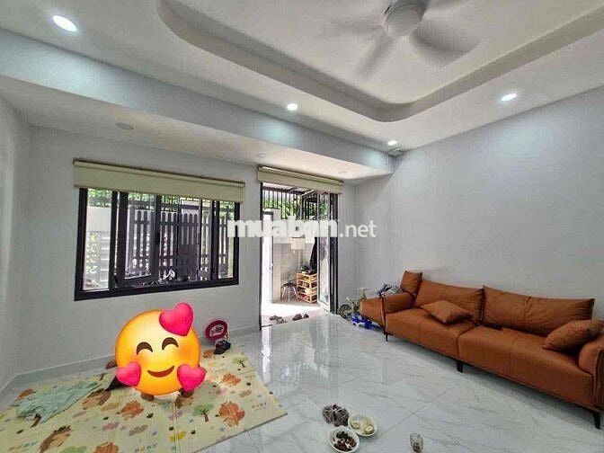 Nhà 3 Tầng . Ngộp- Đẹp. 2 Xe Hơi Né - Ngay Bv , trương hoch