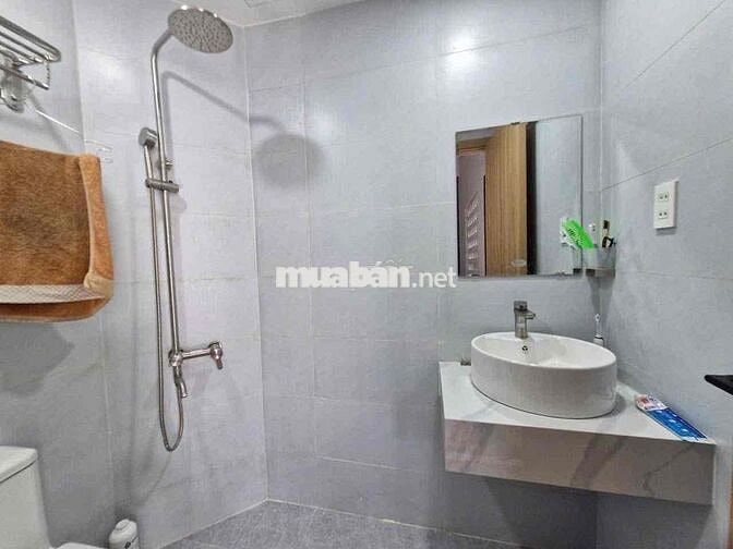 Nhà 3 Tầng . Ngộp- Đẹp. 2 Xe Hơi Né - Ngay Bv , trương hoch