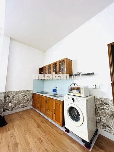 Phòng 40m2 ban công Ngô Tất Tố chỉ 7,8 triệu/tháng