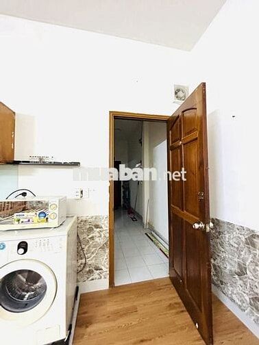 Phòng 40m2 ban công Ngô Tất Tố chỉ 7,8 triệu/tháng