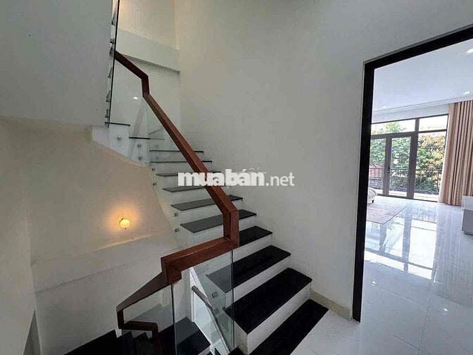 bán nhà 4 tầng mặt tiền NGUYỄN HUY TỰ,  gần biển