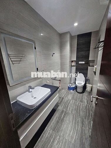 129/32S Nguyễn Trãi P2 Q5 4x18m 2 Lầu Sân Thượng 4 Phòng Nhà Mới