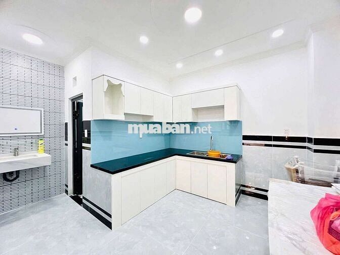 Nhà dt đẹp 4,5x11, hẻm 4m thông, 1 trục ra Dương Thị Mười.