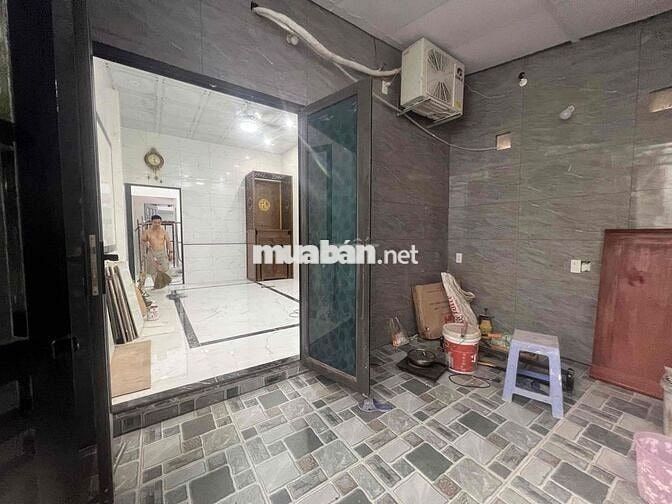 BÁN ĐẤT tặng nhà cấp 4 vị trí đẹp trung tâm ngay gần bãi đỗ oto