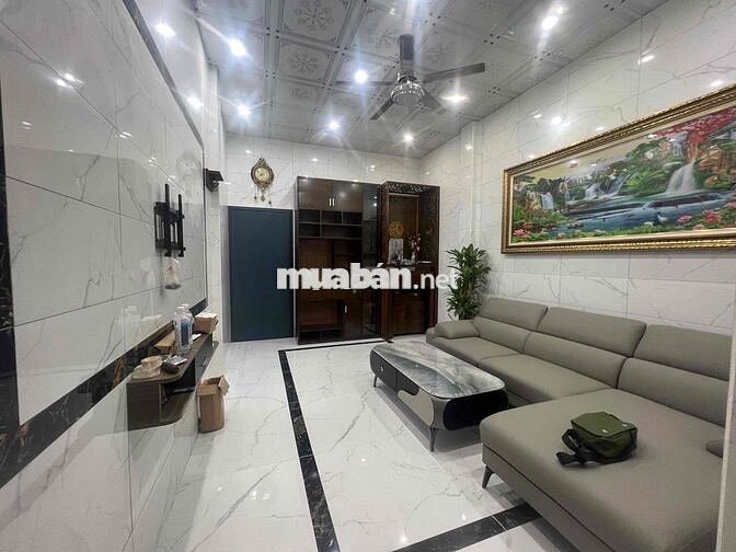 BÁN ĐẤT tặng nhà cấp 4 vị trí đẹp trung tâm ngay gần bãi đỗ oto