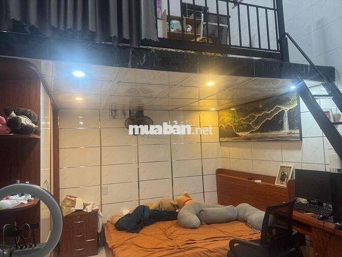 BÁN ĐẤT tặng nhà cấp 4 vị trí đẹp trung tâm ngay gần bãi đỗ oto