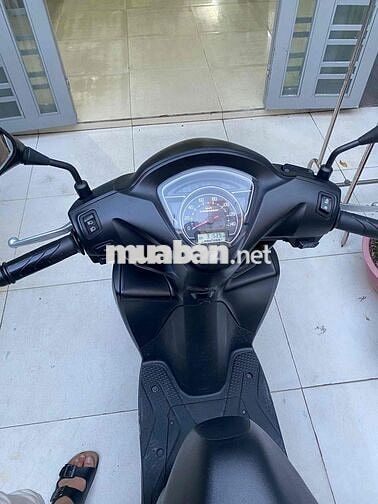 cần bán xe nhà dùng còn mới, ít sử dụng