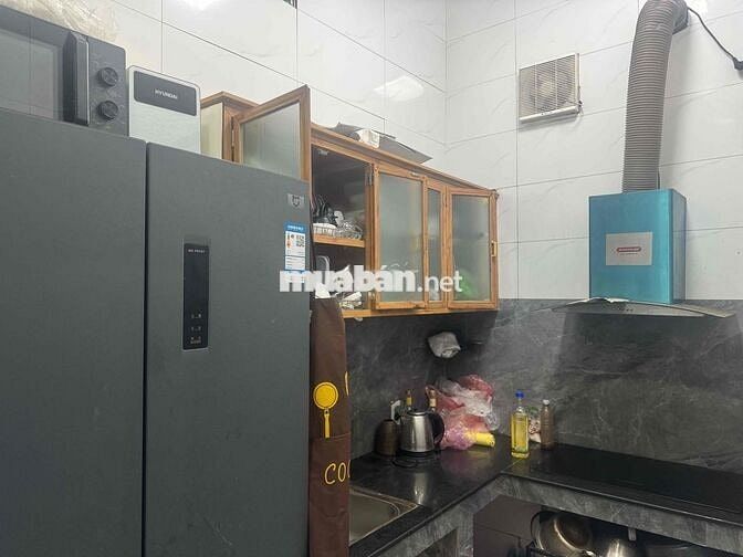 BÁN ĐẤT tặng nhà cấp 4 vị trí đẹp trung tâm ngay gần bãi đỗ oto