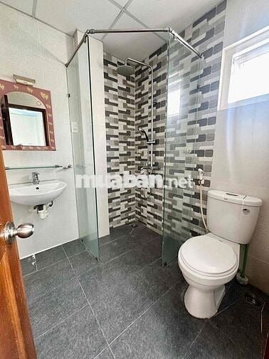 Phòng full nội thất, thang máy, cửa sổ trời, chỉ trống 1p ***