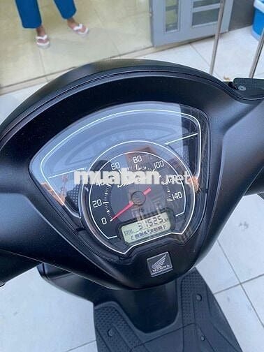 cần bán xe nhà dùng còn mới, ít sử dụng