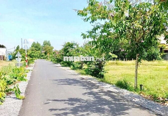 MT Lê Thị Vui chẵn 200m2 em cần bán GẤP giá chỉ 600Tr còn thương lượng