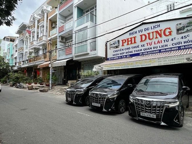 Phi Dung chuyên cho thuê xe  Limousine cao cấp đời mới 