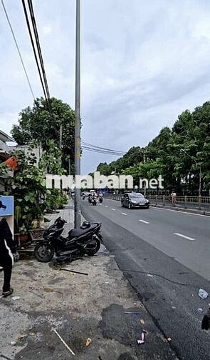 Cho thuê nguyên căn dtích lớn, tiện làm trường học, trung tâm giáo dục