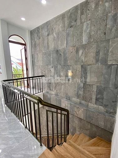 Nhà đẹp gần chợ Phú Lạc cách Q8 chỉ 5p - giá 1 tỷ 180tr Sổ Hồng Riêng