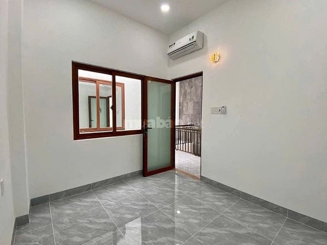 Nhà đẹp gần chợ Phú Lạc cách Q8 chỉ 5p - giá 1 tỷ 180tr Sổ Hồng Riêng