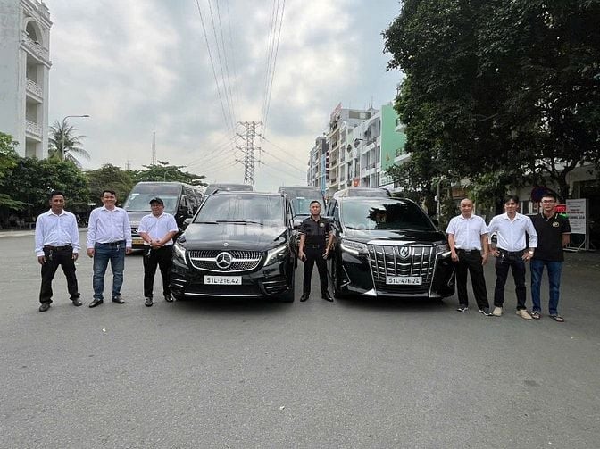 Phi Dung chuyên cho thuê xe  Limousine cao cấp đời mới 