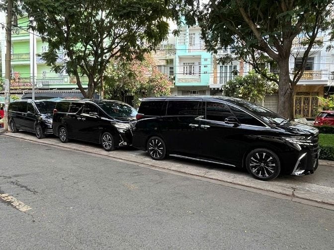 Phi Dung chuyên cho thuê xe  Limousine cao cấp đời mới 
